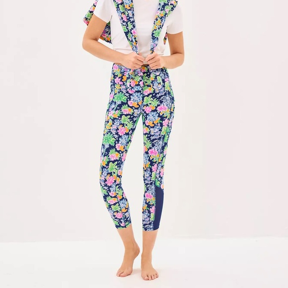 Lilly Pulitzer Pants - XS Disney X Lilly Pulitzer Weekender High Rise Midi Leggings, Lilly Loves Disney